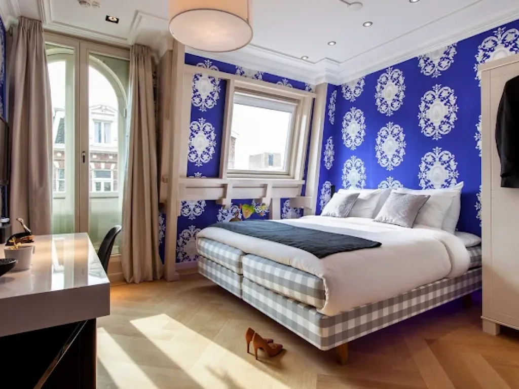 Amsterdam Canal Hotel