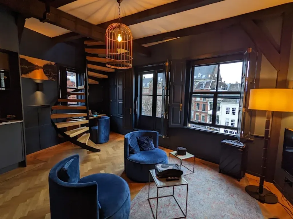 CTY Books hotel