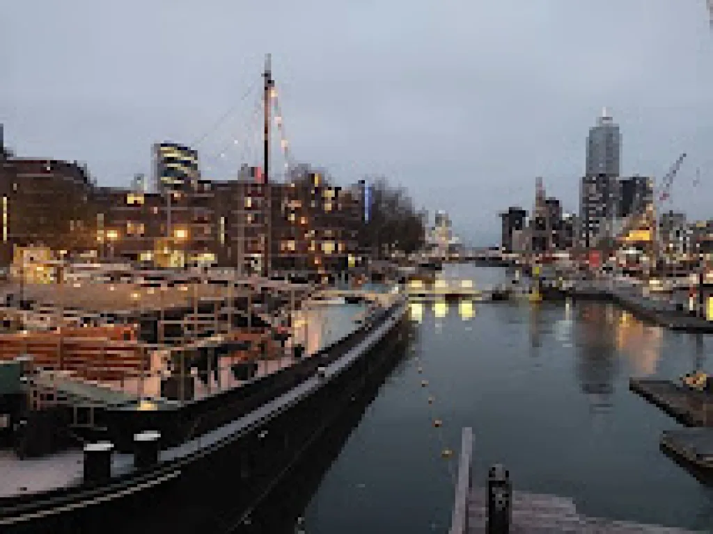 Rooms on Water
