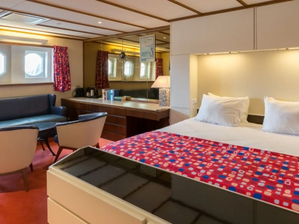 Cruise Hotel
