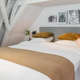 Eye Hotel