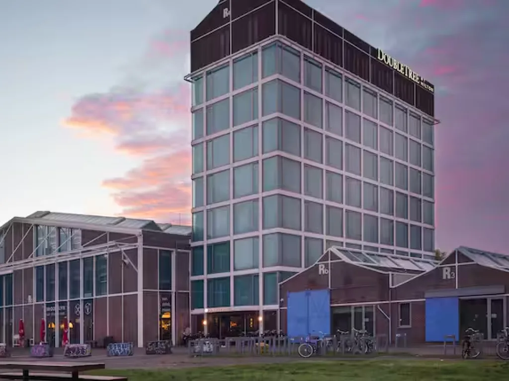 DoubleTree by Hilton NDSM Wharf