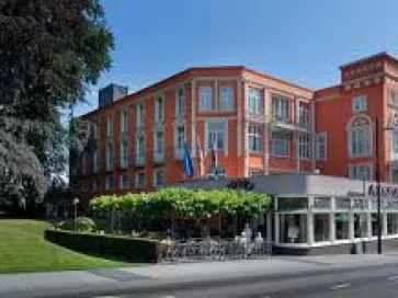 Monopole Hotel