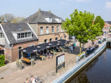 Over de Brug Cafe Hotel