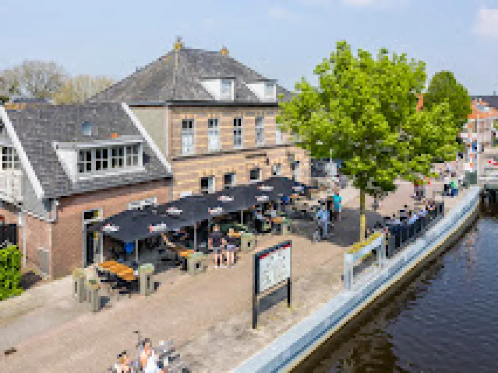 Over de Brug Cafe Hotel