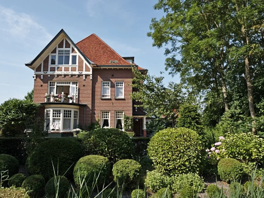 Villa Magnolia, Studios