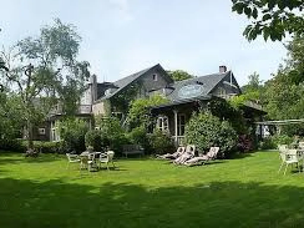 Zoom-Oord Hotel-Pension